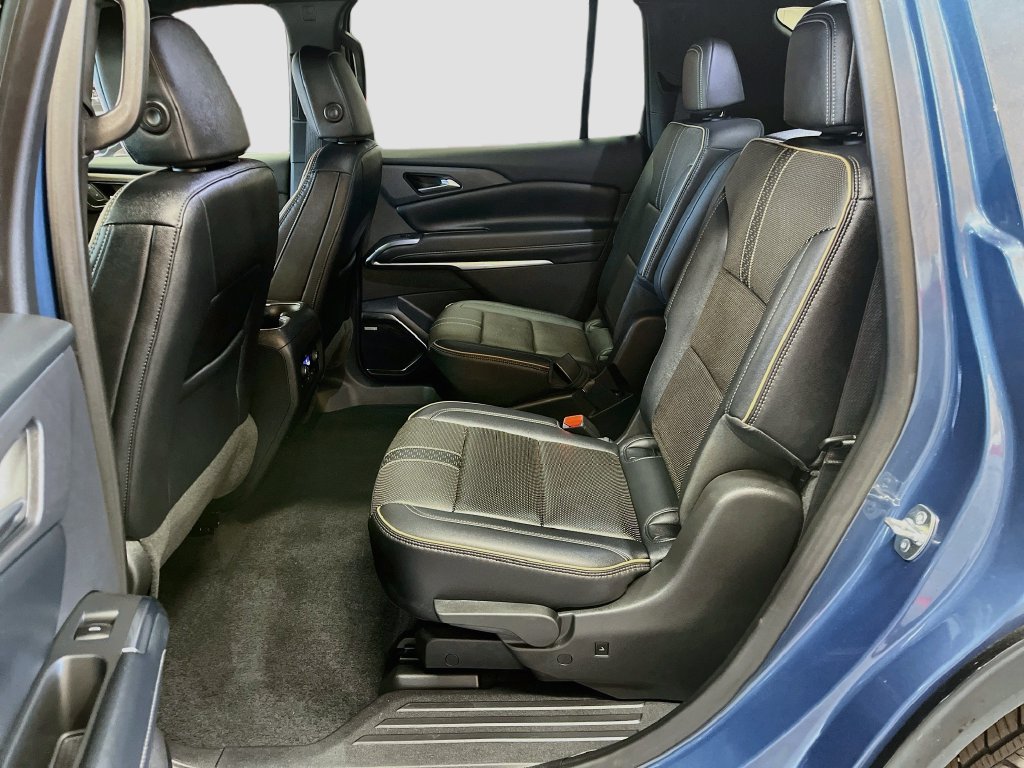 Used 2025 Chevrolet Traverse High Country AWD/4WD image 25