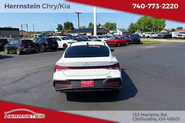 Used 2024 Hyundai Elantra SE FWD image 27