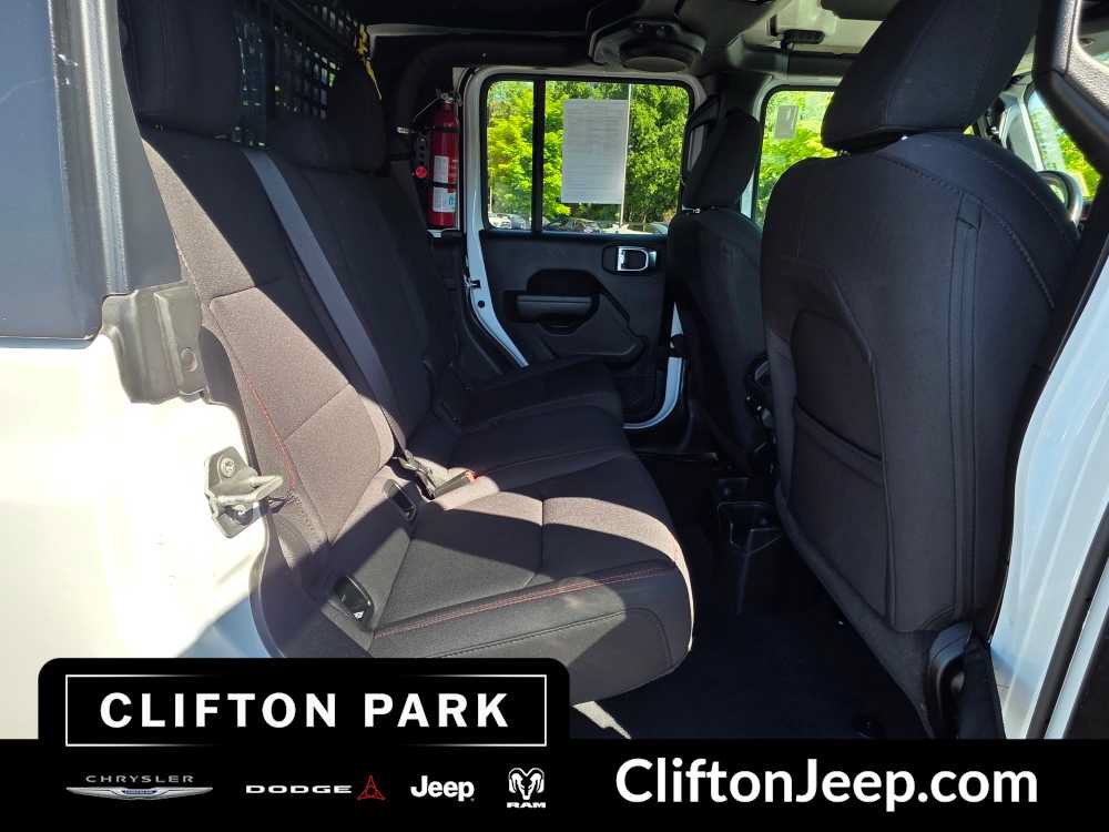 Used 2023 Jeep Gladiator Rubicon w/ Cold Weather Group AWD/4WD image 18
