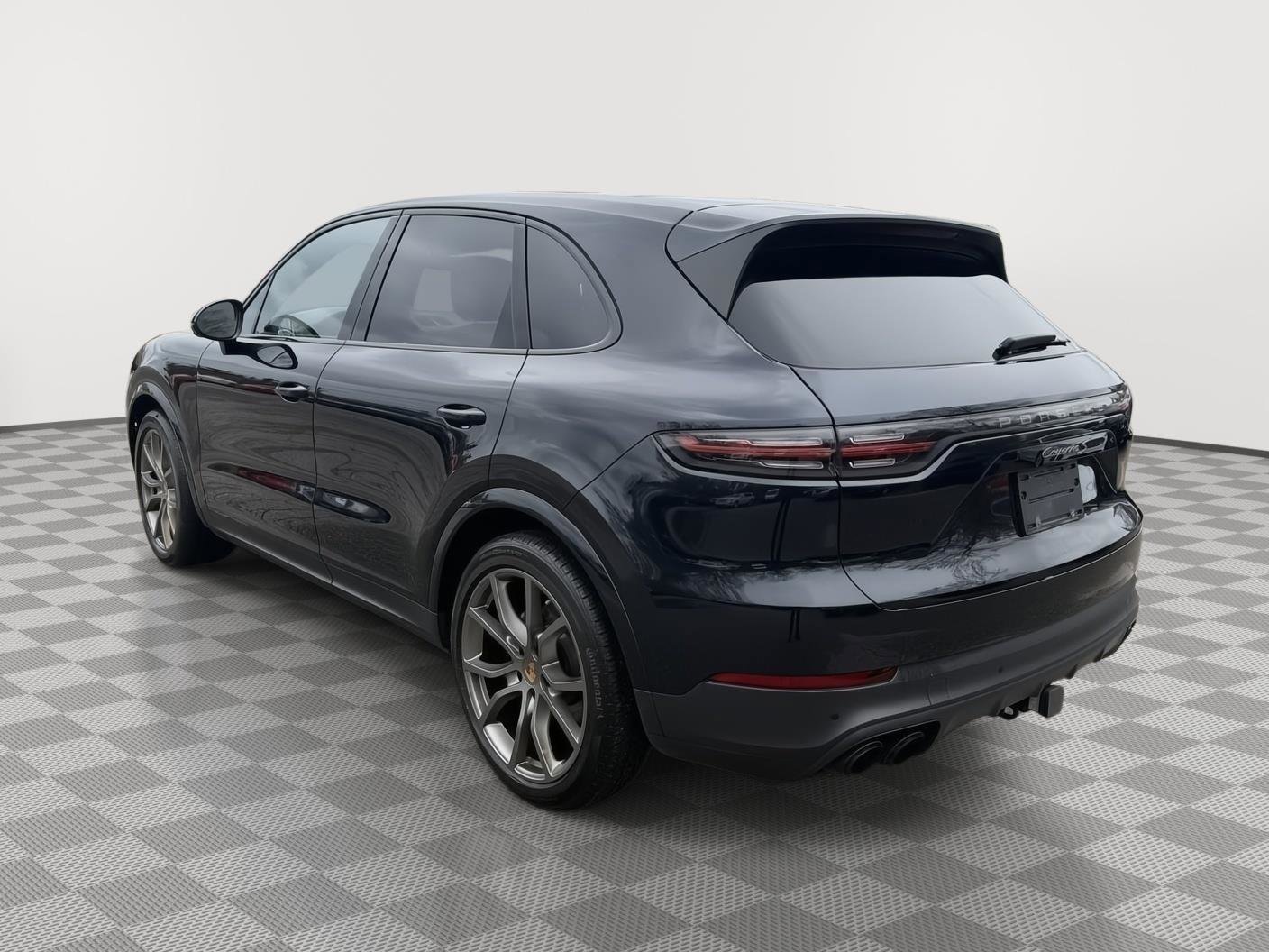 Used 2023 Porsche Cayenne S Platinum AWD/4WD image 4