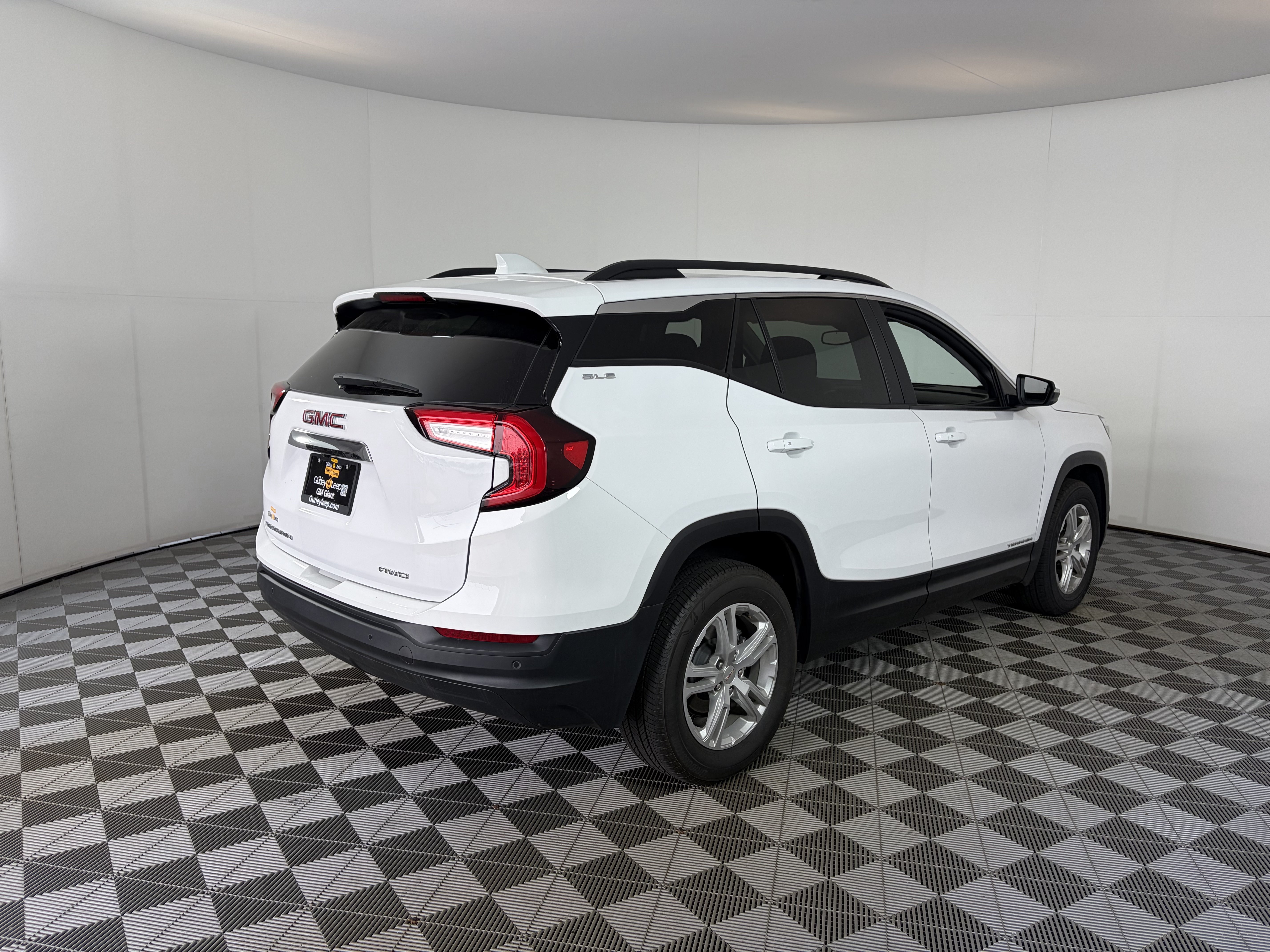 Used 2023 GMC Terrain SLE w/ Driver Convenience Package AWD/4WD image 10