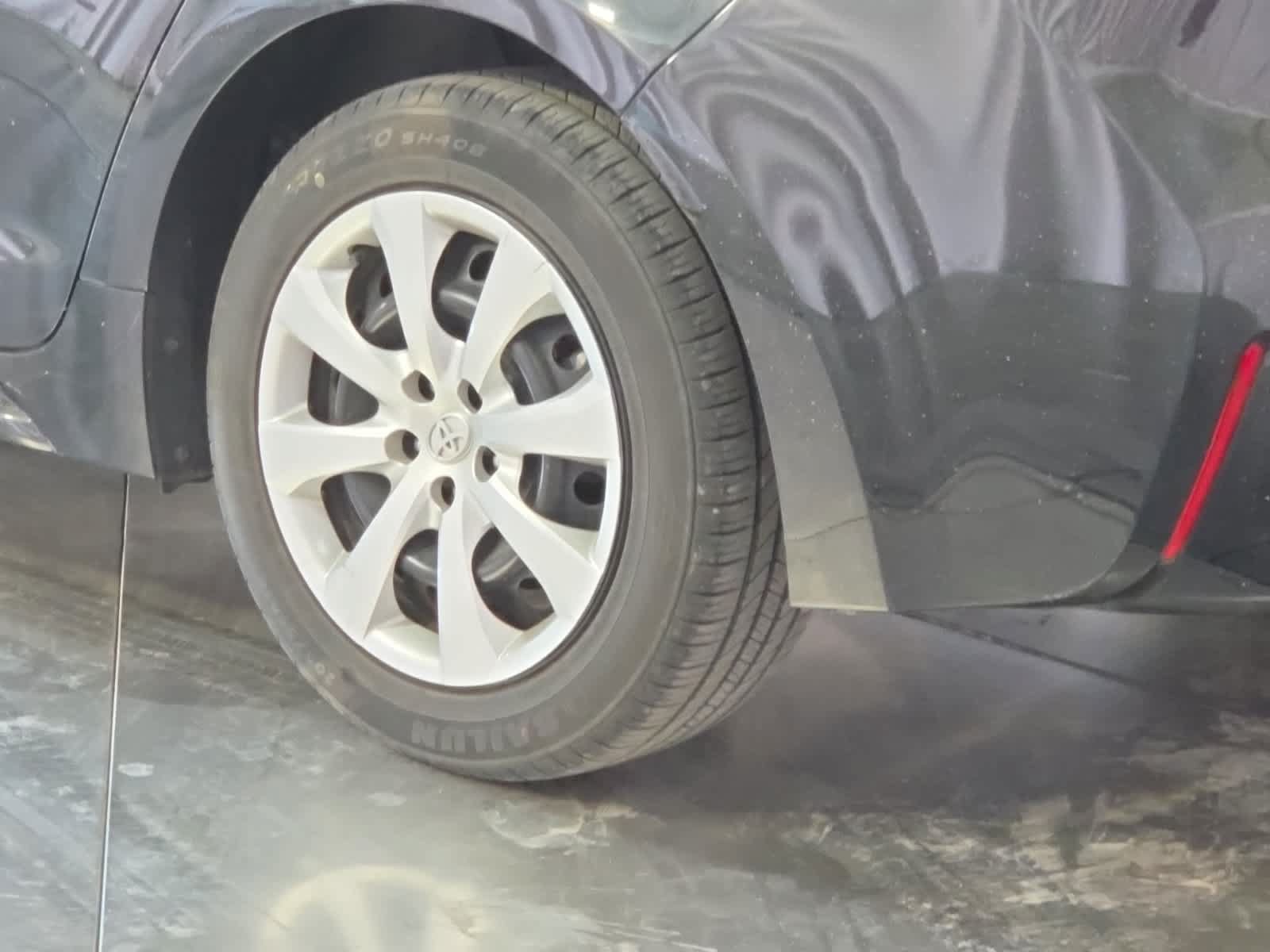 Used 2024 Toyota Corolla LE FWD image 5