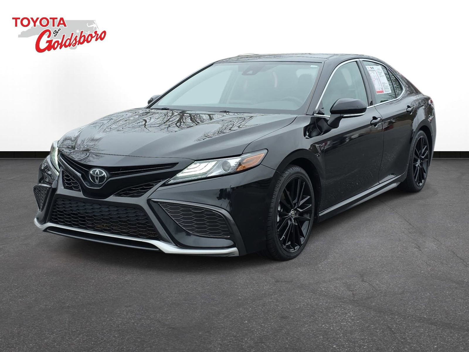 Used 2021 Toyota Camry XSE image 1