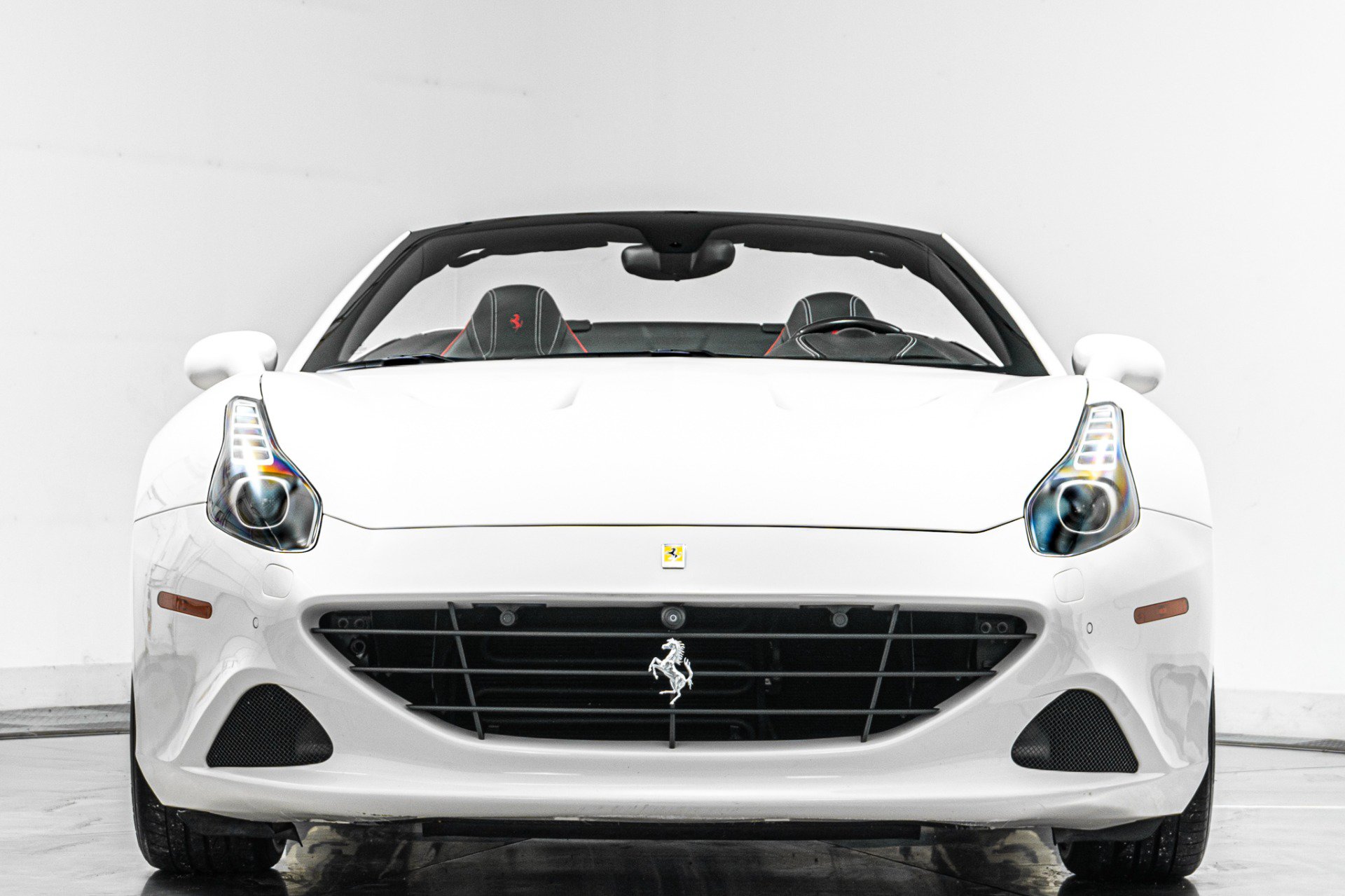 Used 2016 Ferrari California T RWD image 4
