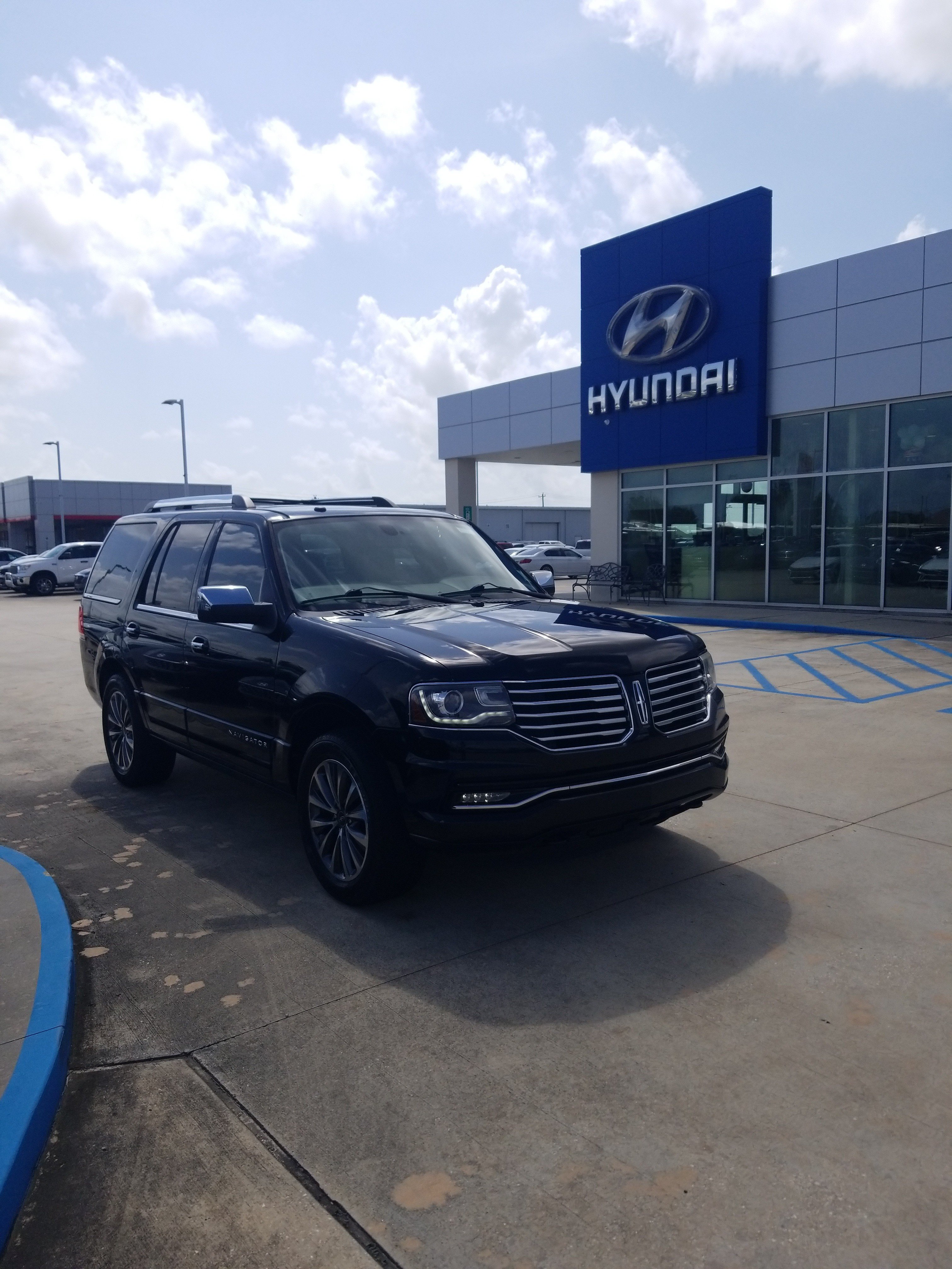 Used 2017 Lincoln Navigator Select RWD image 1