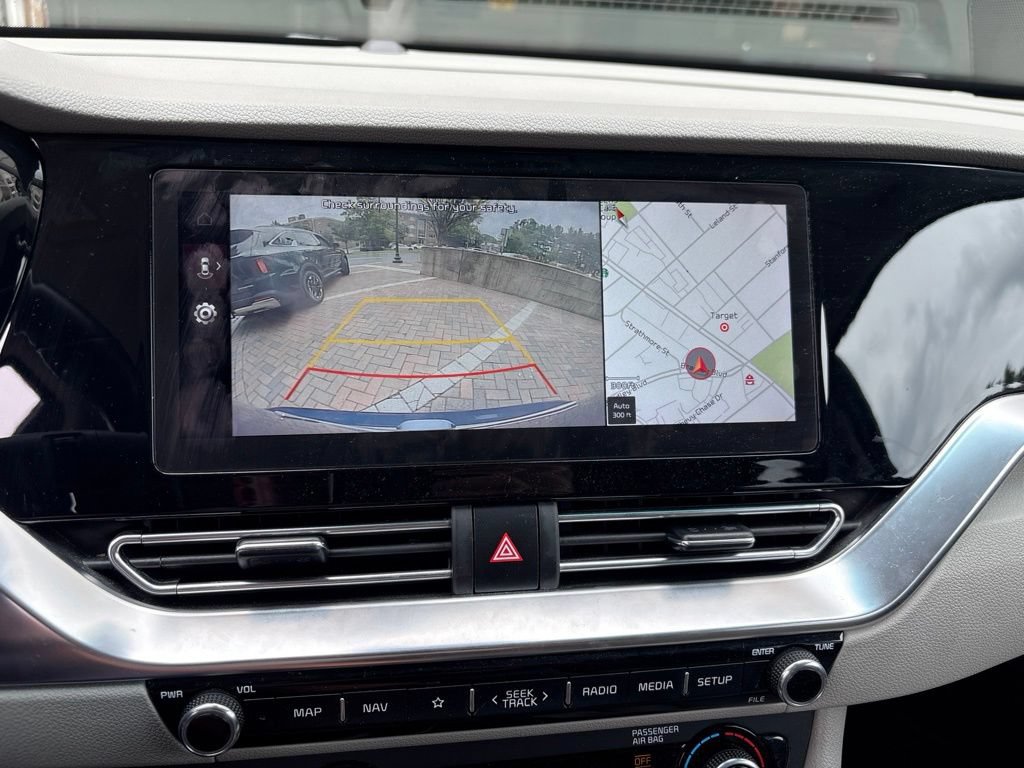 Certified 2022 Kia Niro Touring Special Edition FWD image 17