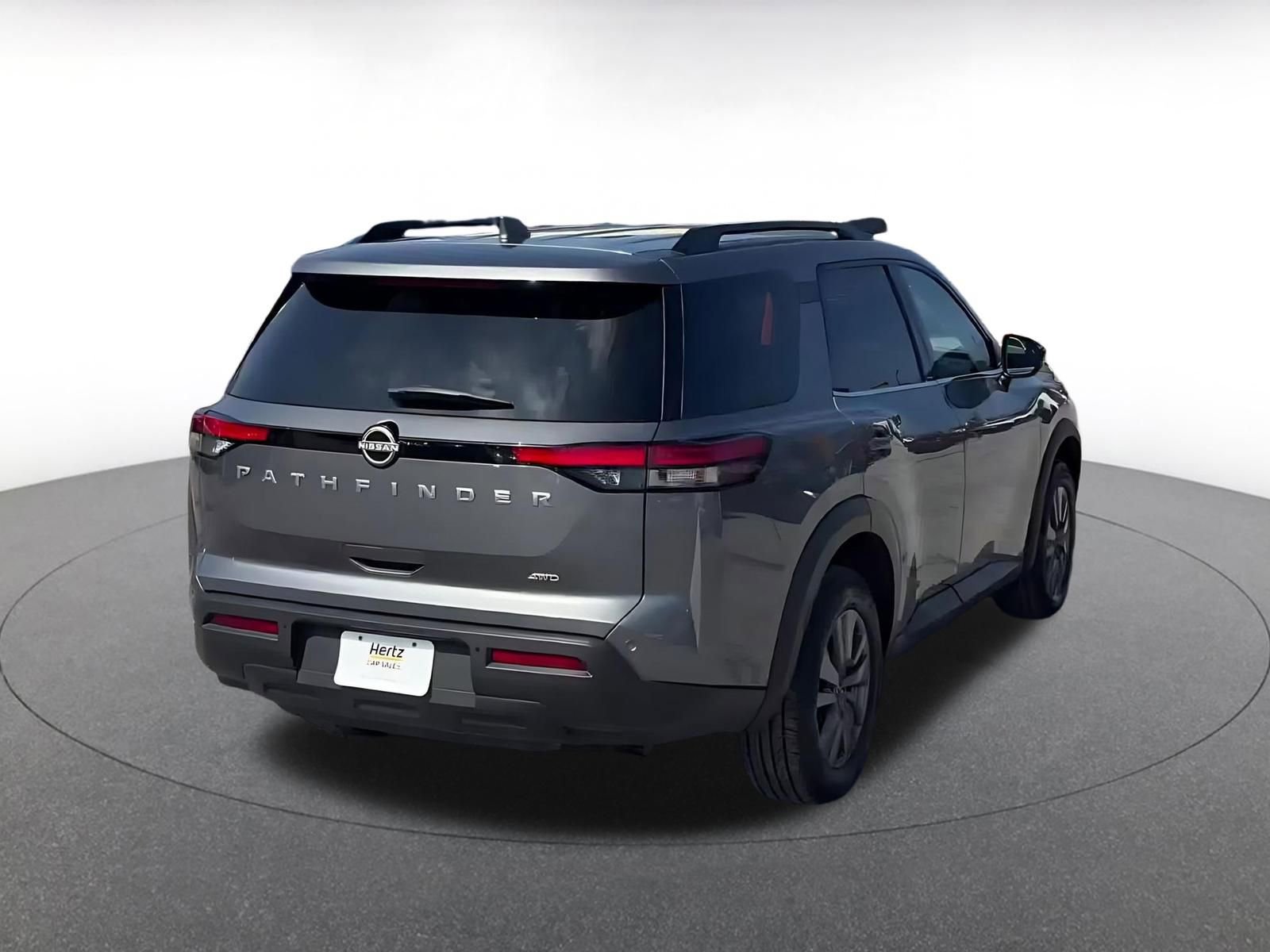 Used 2025 Nissan Pathfinder SV image 15