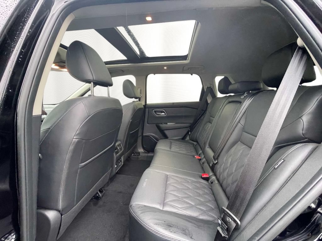 Used 2026 Nissan Rogue Platinum w/ Platinum Premium Package AWD/4WD image 11