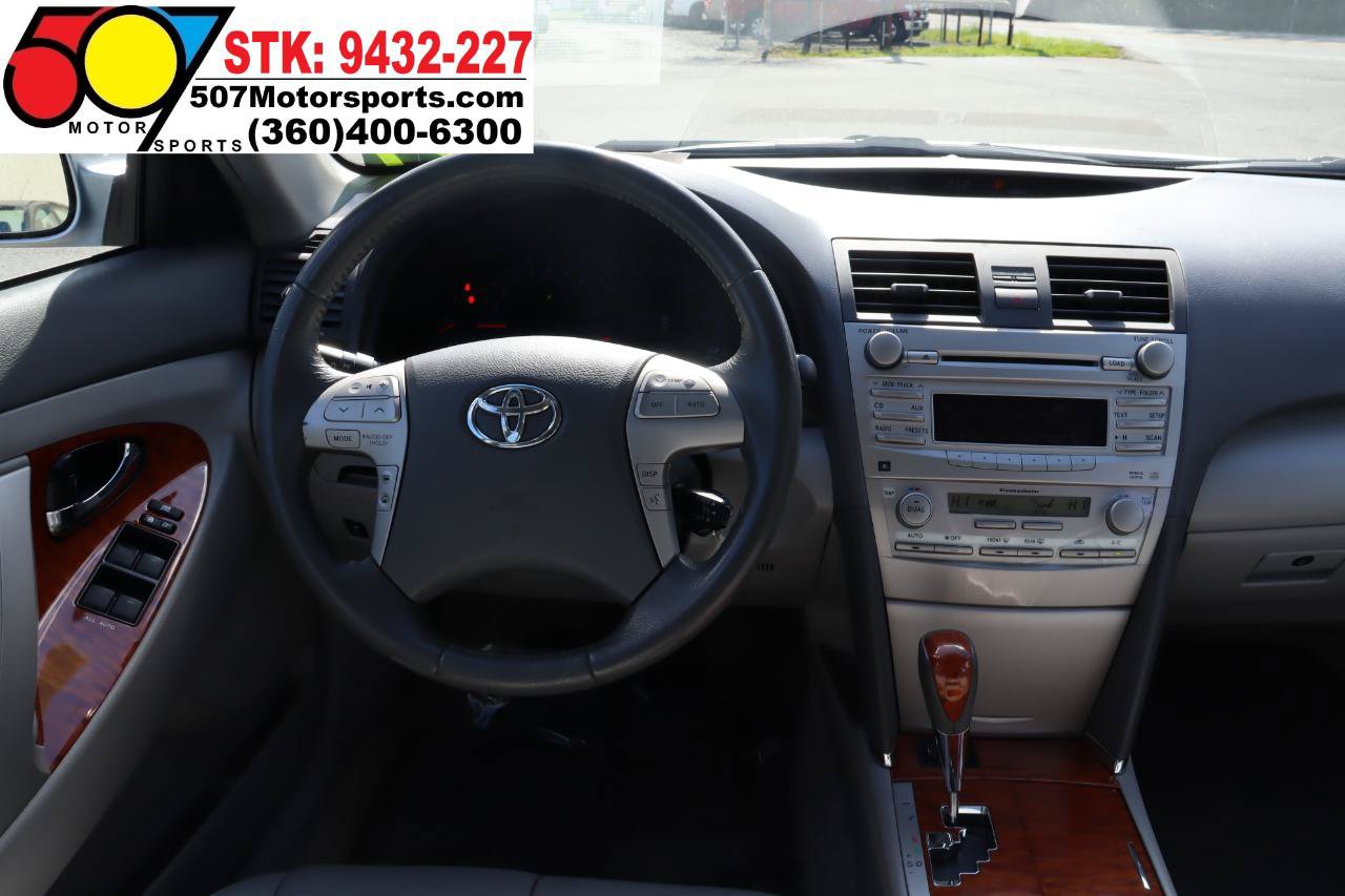 Used 2010 Toyota Camry SE FWD image 17
