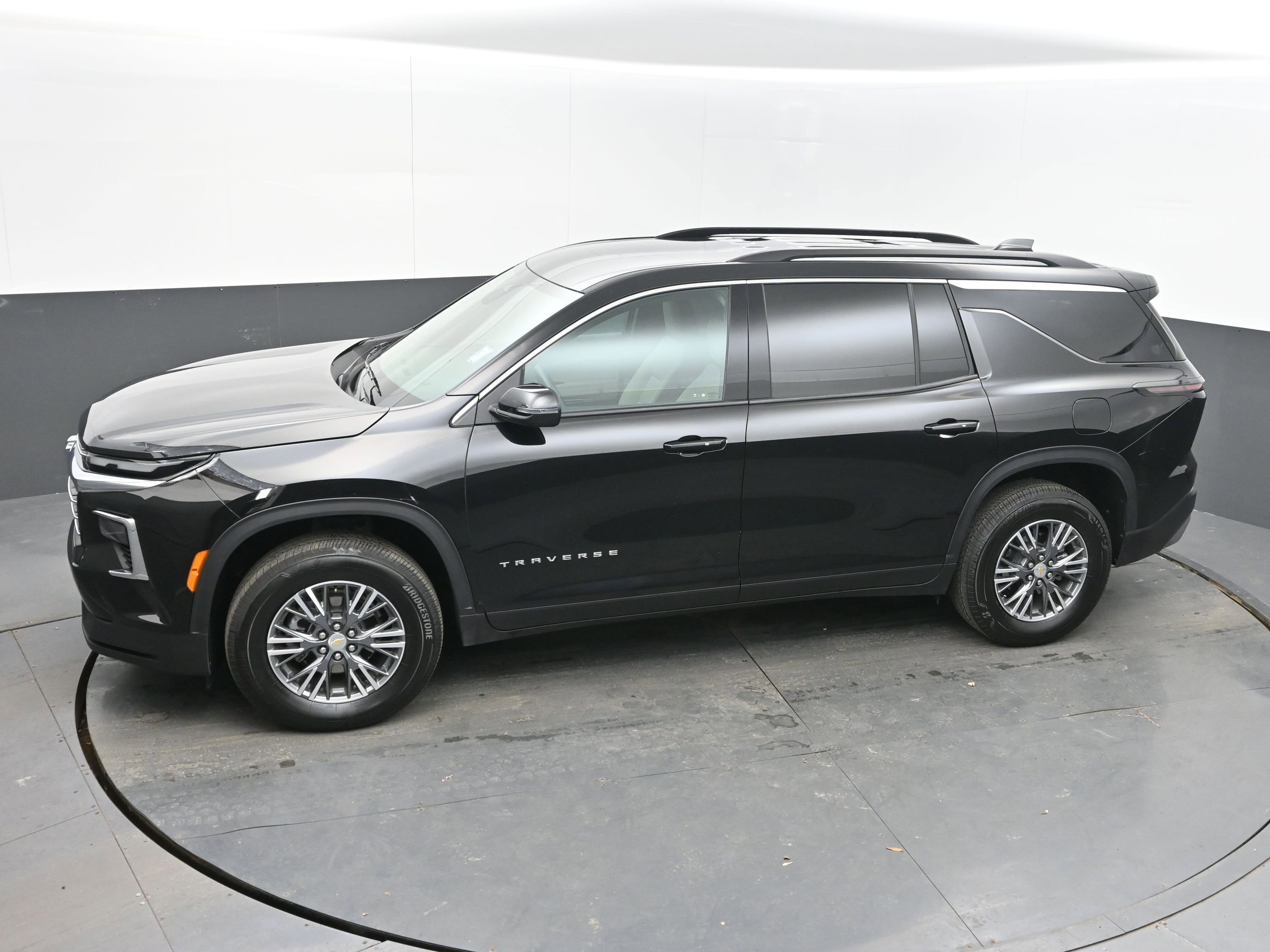 Used 2025 Chevrolet Traverse LT image 31