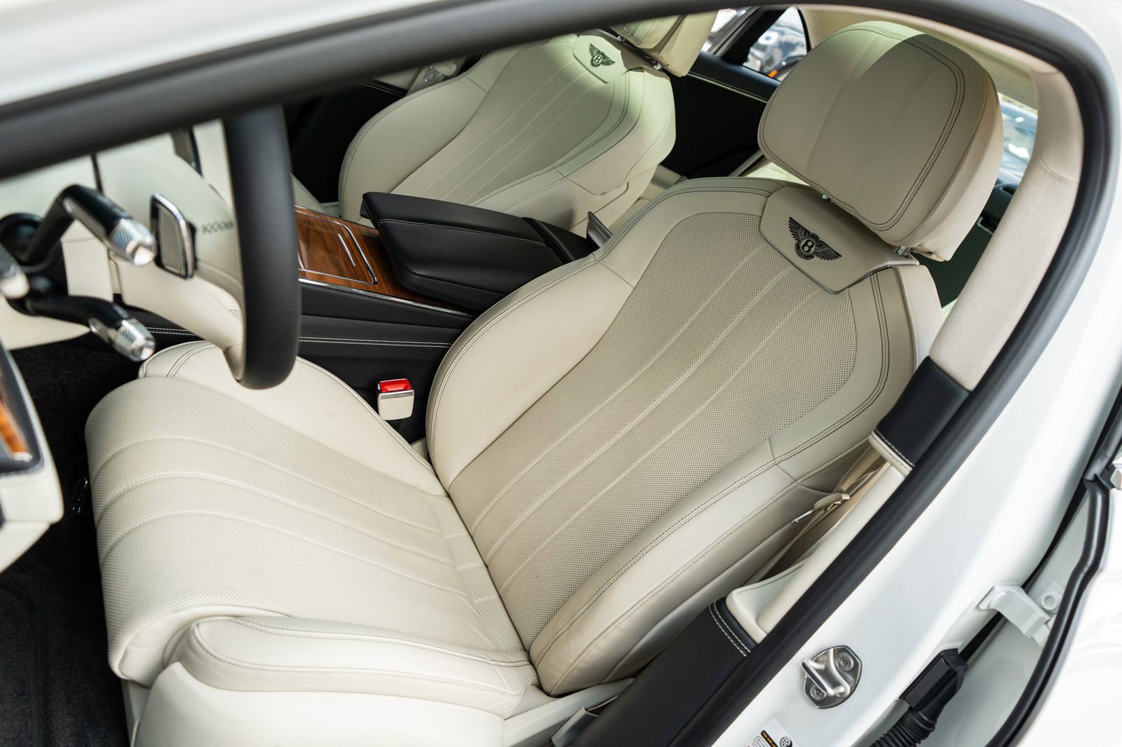 Used 2023 Bentley Flying Spur V8 AWD/4WD image 25