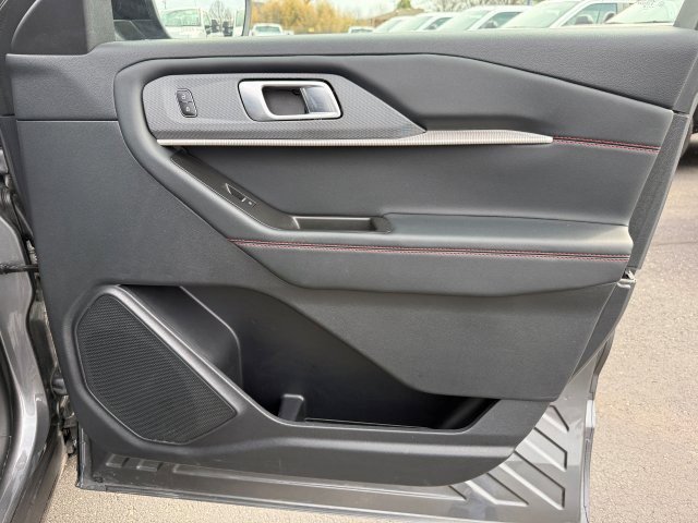 Used 2025 Ford Explorer ST-Line w/ ST-Line Street Pack AWD/4WD image 24