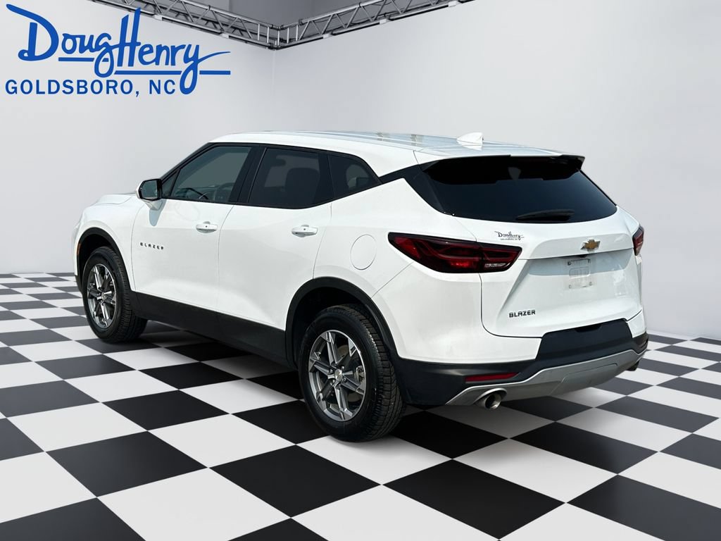 Used 2025 Chevrolet Blazer LT FWD image 3