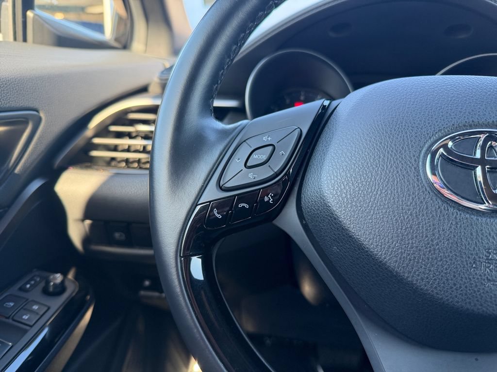 Used 2019 Toyota C-HR XLE FWD image 16
