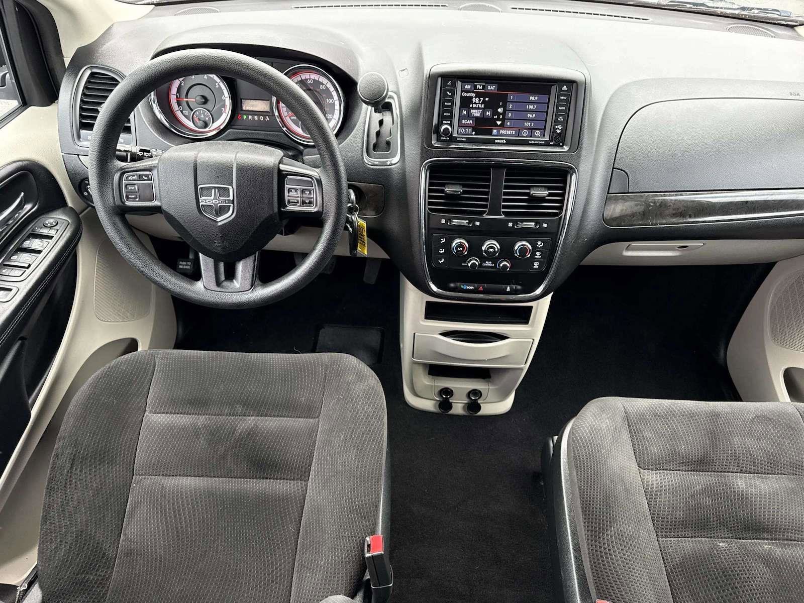 Used 2019 Dodge Grand Caravan SE w/ UConnect Hands-Free Group image 23