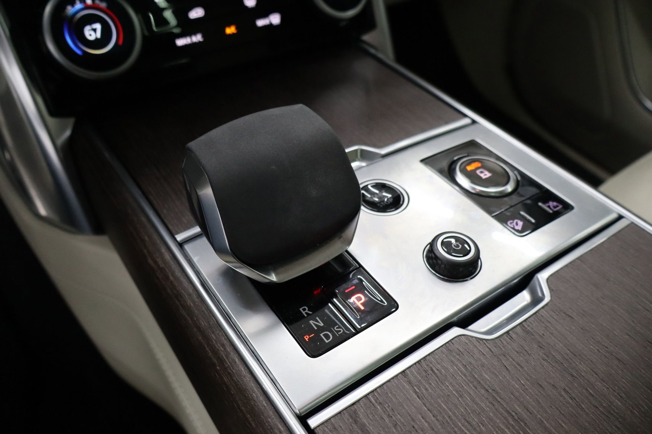 Used 2022 Land Rover Range Rover Long Wheelbase SE image 19