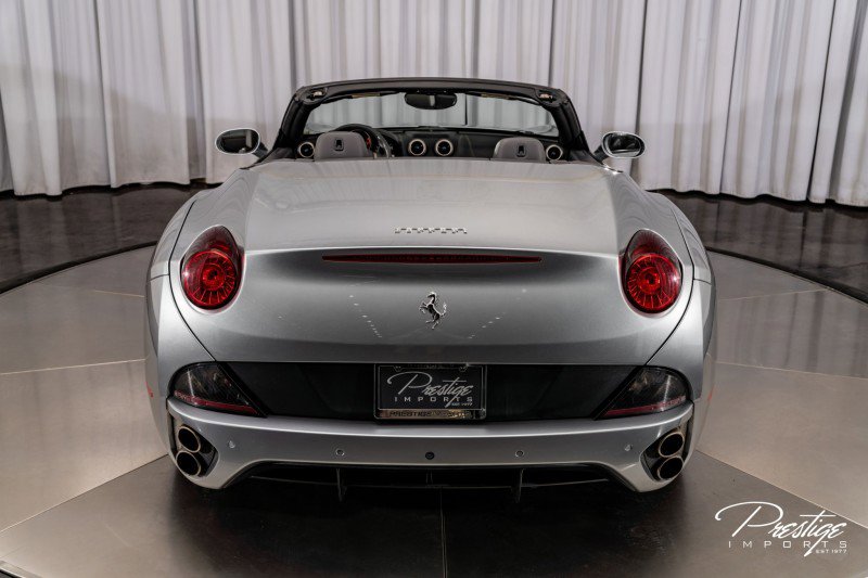 Used 2014 Ferrari California image 22