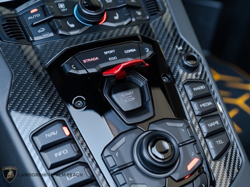 Used 2021 Lamborghini Aventador SVJ image 25