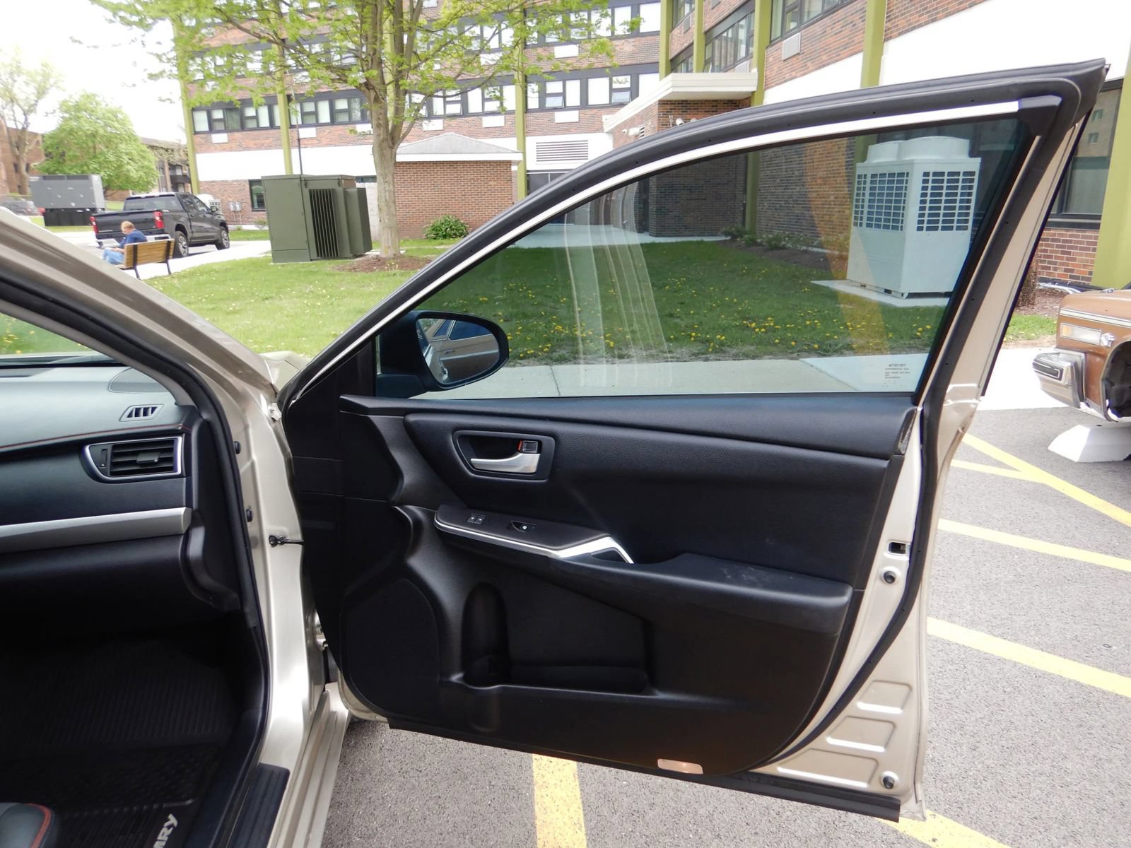 Used 2017 Toyota Camry SE FWD image 17