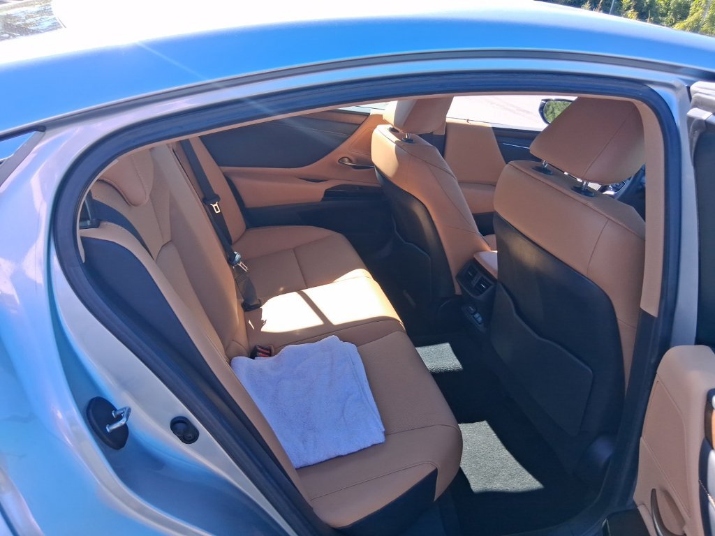 Used 2024 Lexus ES 350 w/ Premium Package FWD image 7