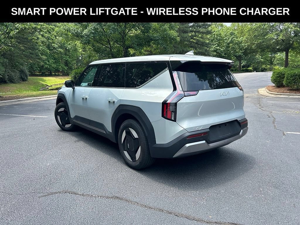 Used 2024 Kia EV9 Light RWD image 3