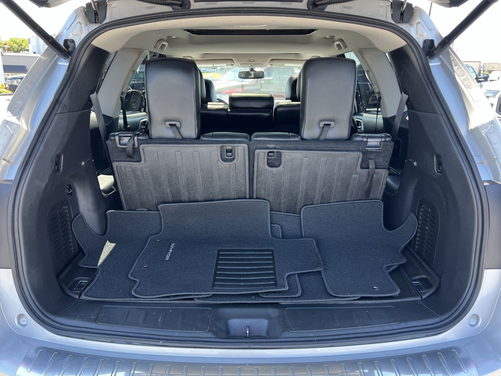 Used 2017 Nissan Pathfinder Platinum w/ Cargo Package AWD/4WD image 27