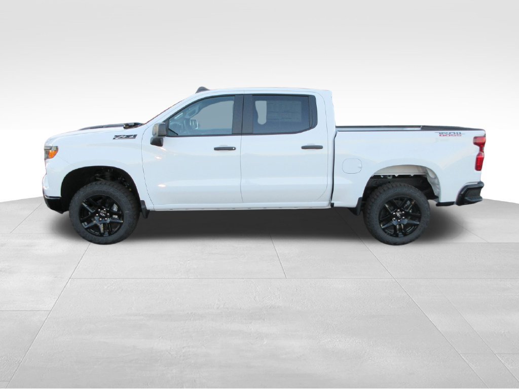 New 2026 Chevrolet Silverado 1500 Custom Trail Boss w/ LPO, Dark Essentials Package AWD/4WD image 2