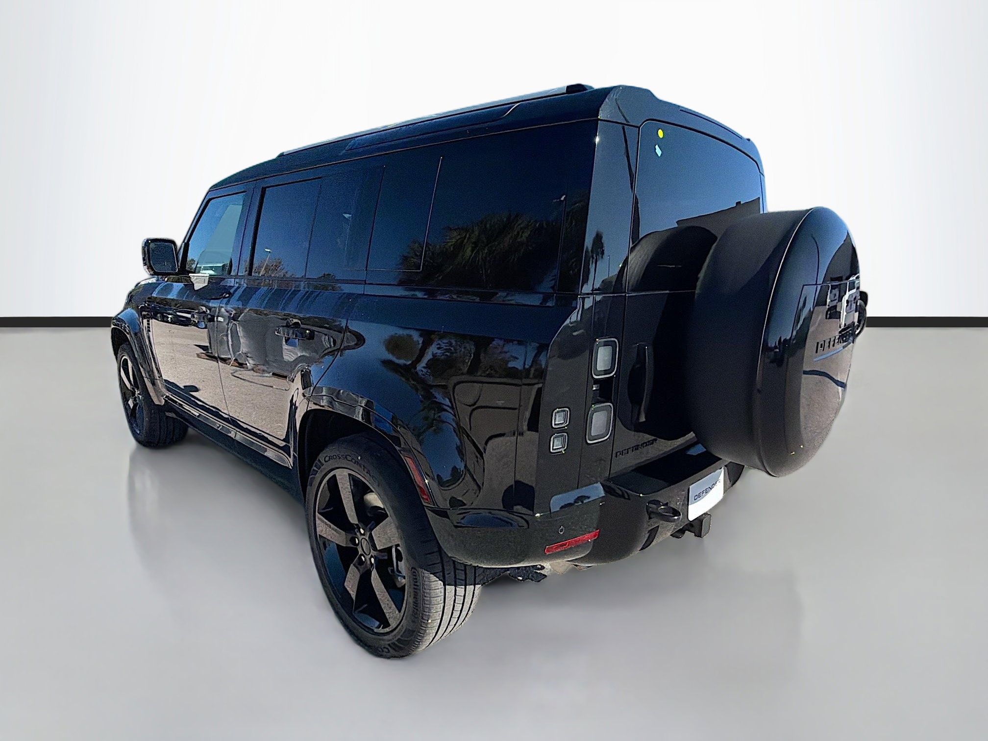 New 2026 Land Rover Defender 110 X-Dynamic SE image 3