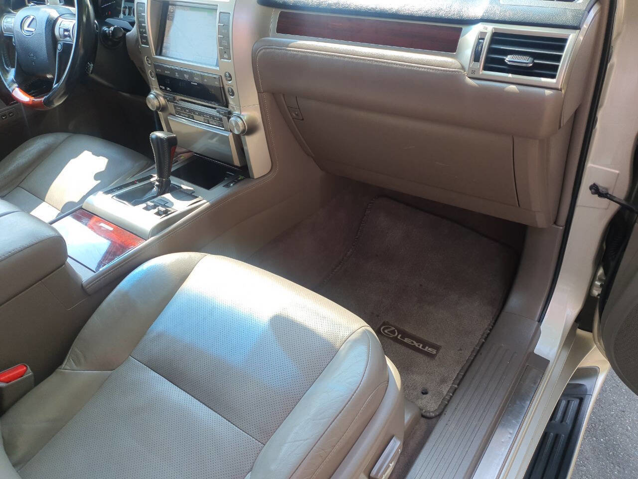 Used 2011 Lexus GX 460 image 43