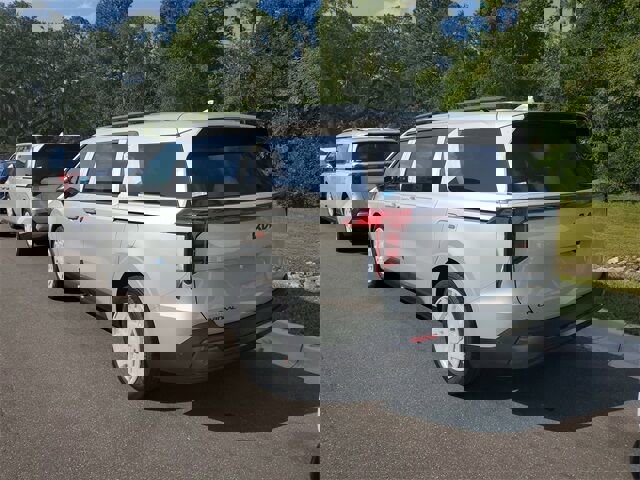New 2026 Kia Carnival SX image 4