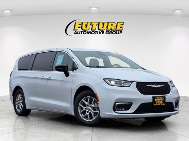 Used 2024 Chrysler Pacifica Touring-L image 1