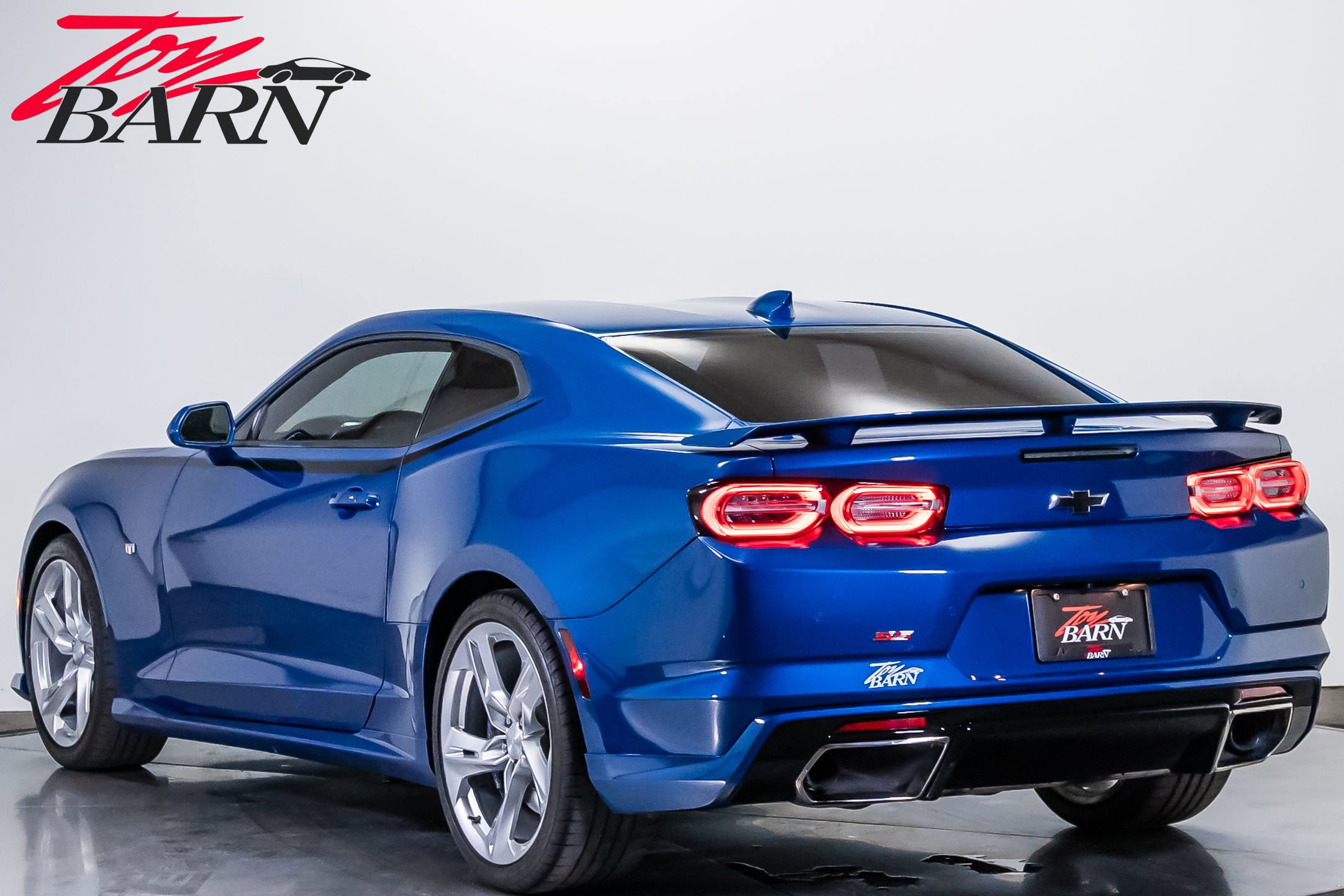 Used 2019 Chevrolet Camaro SS RWD image 3