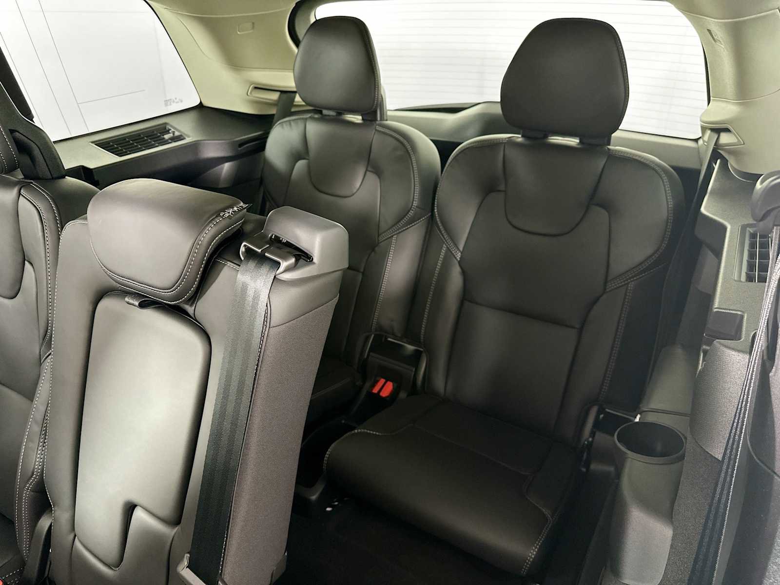 New 2025 Volvo XC90 T8 Plus w/ Protection Package Premier image 25