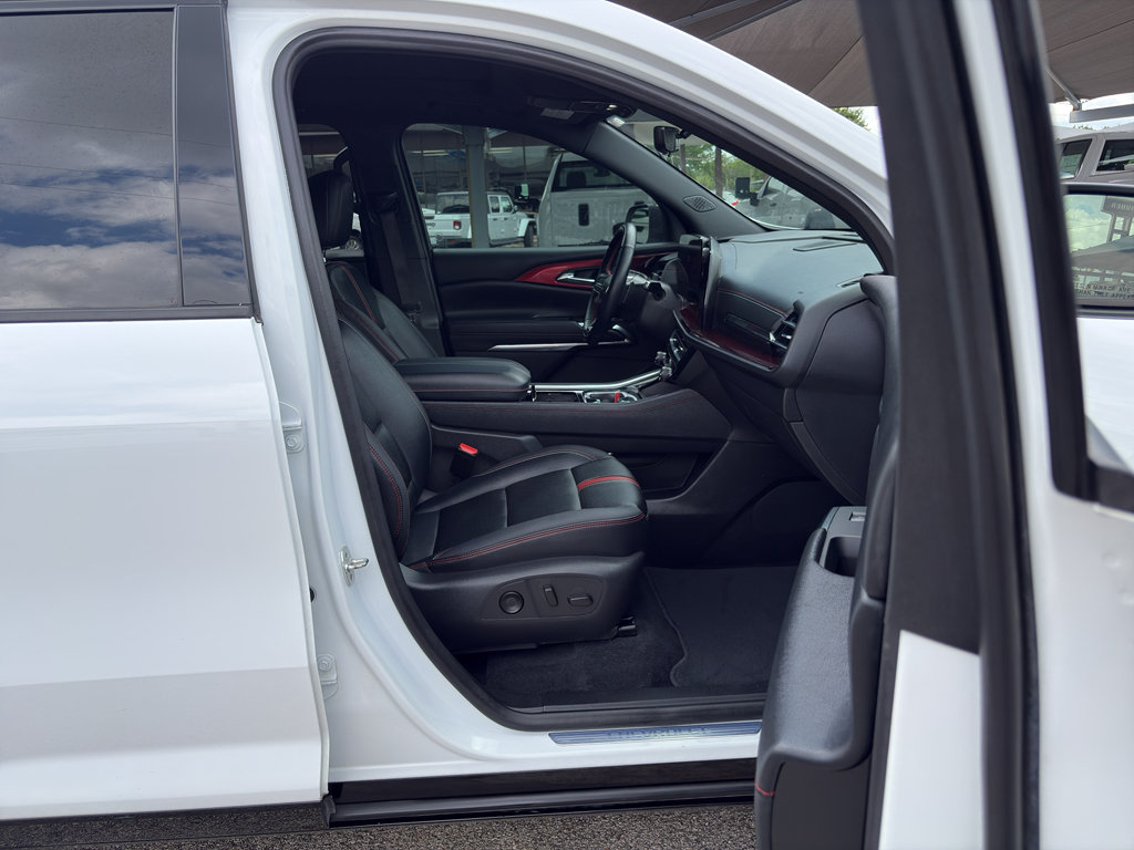 Used 2024 Chevrolet Traverse RS FWD image 16