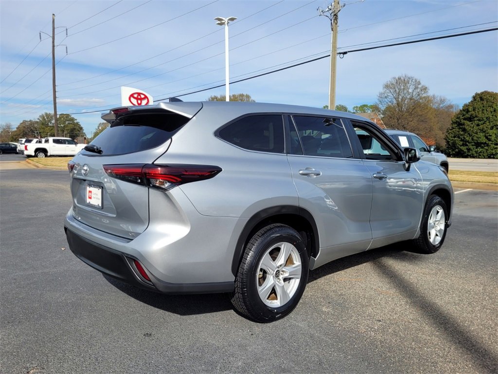 Certified 2024 Toyota Highlander LE image 11