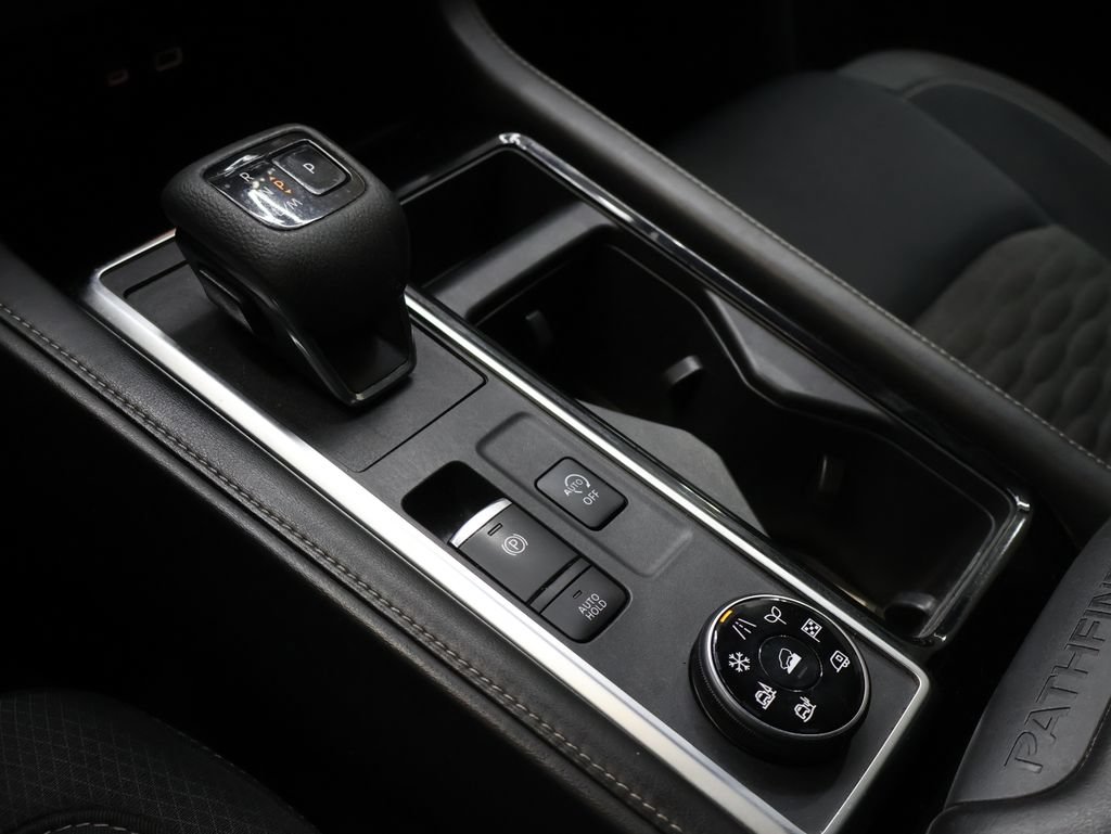 Used 2022 Nissan Pathfinder SV AWD/4WD image 27