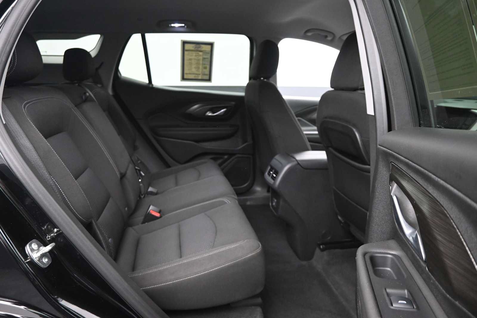Used 2024 GMC Terrain SLE AWD/4WD image 12