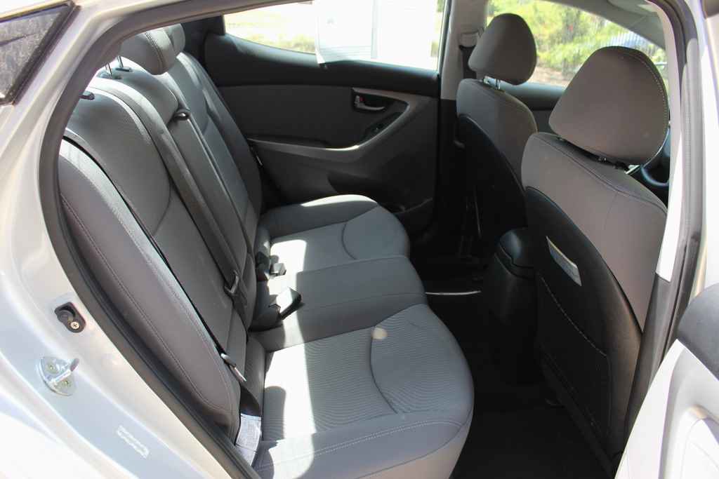 Used 2015 Hyundai Elantra SE w/ Option Group 02 FWD image 25