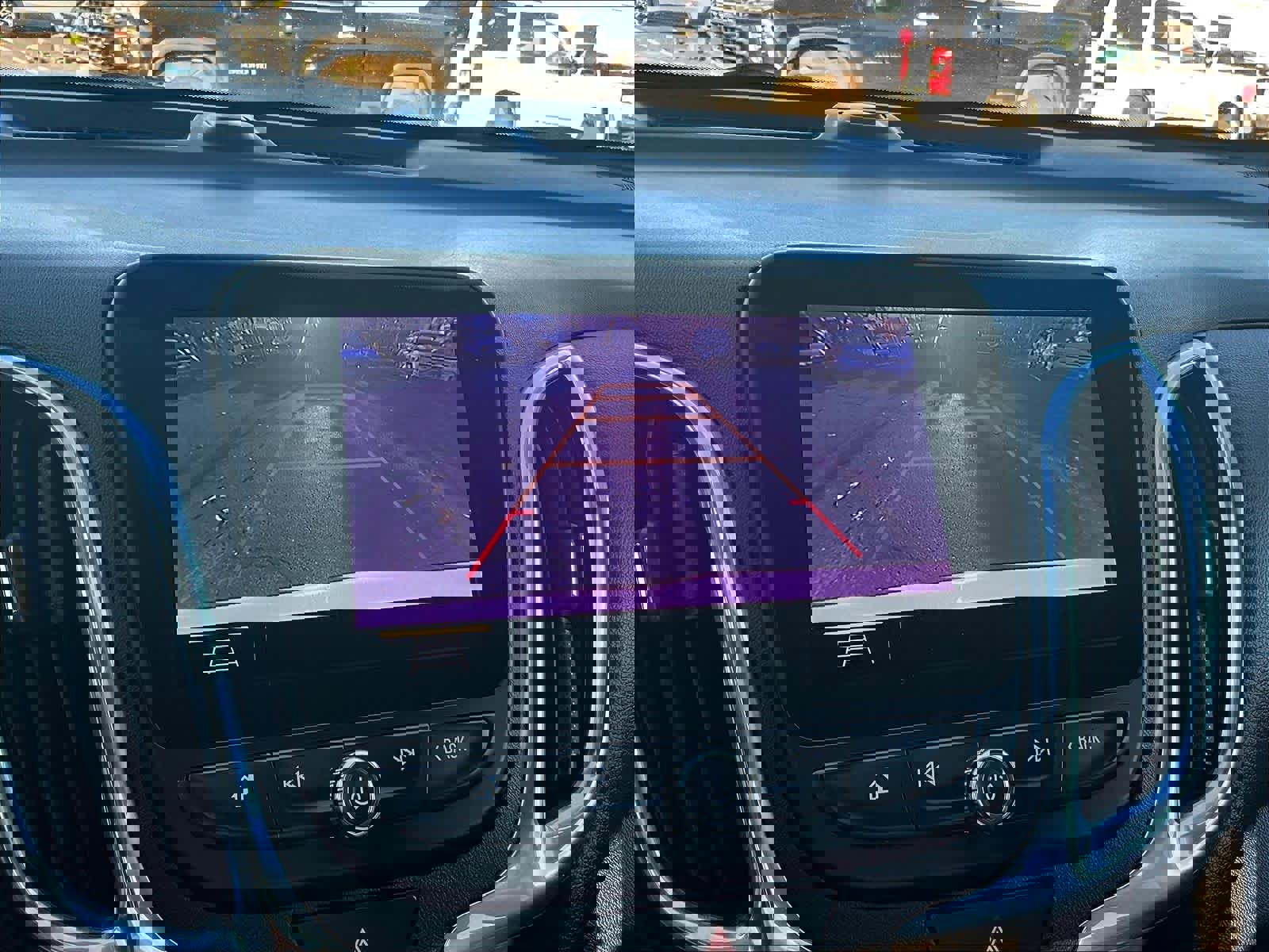 Used 2020 Chevrolet Equinox LT image 18