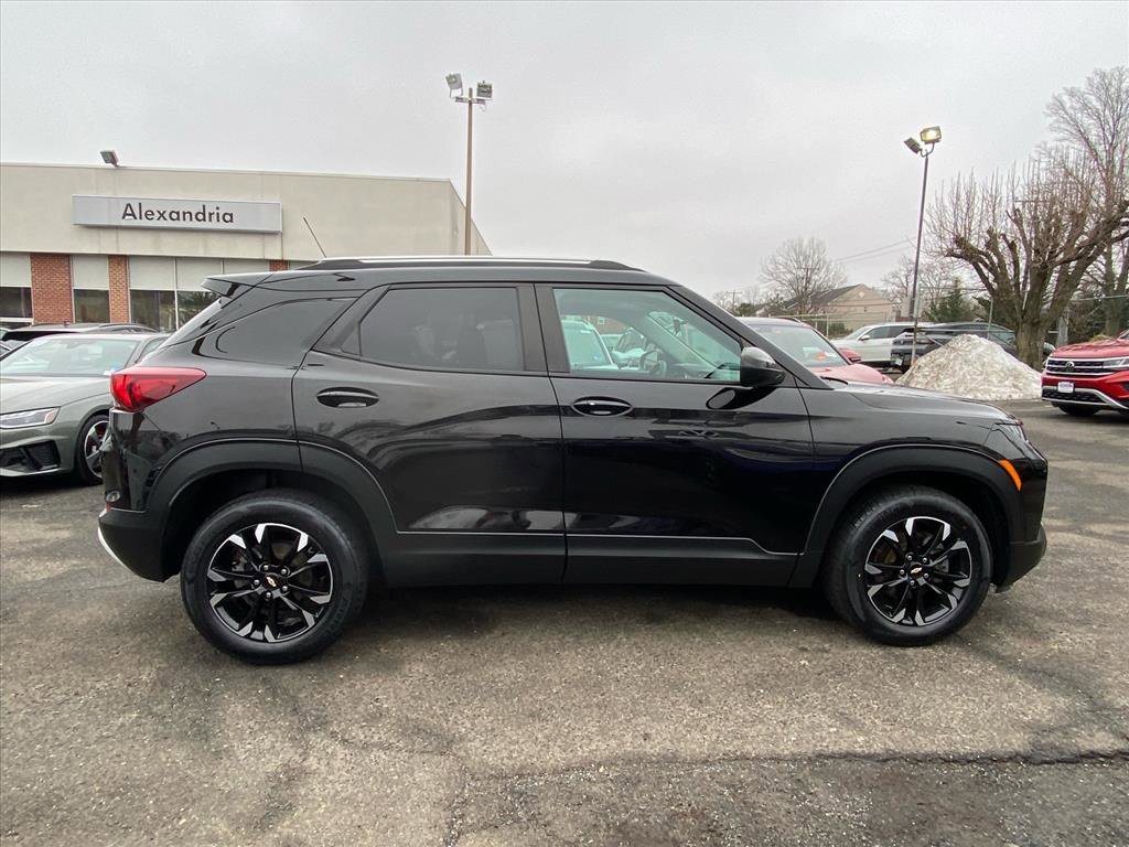 Used 2021 Chevrolet TrailBlazer LT image 2
