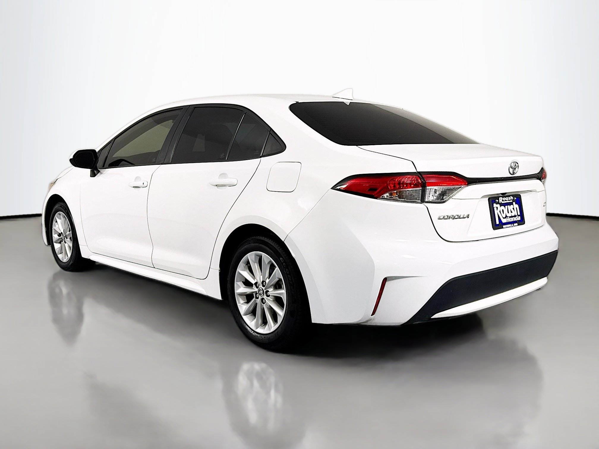 Used 2021 Toyota Corolla LE w/ LE Convenience Package image 7