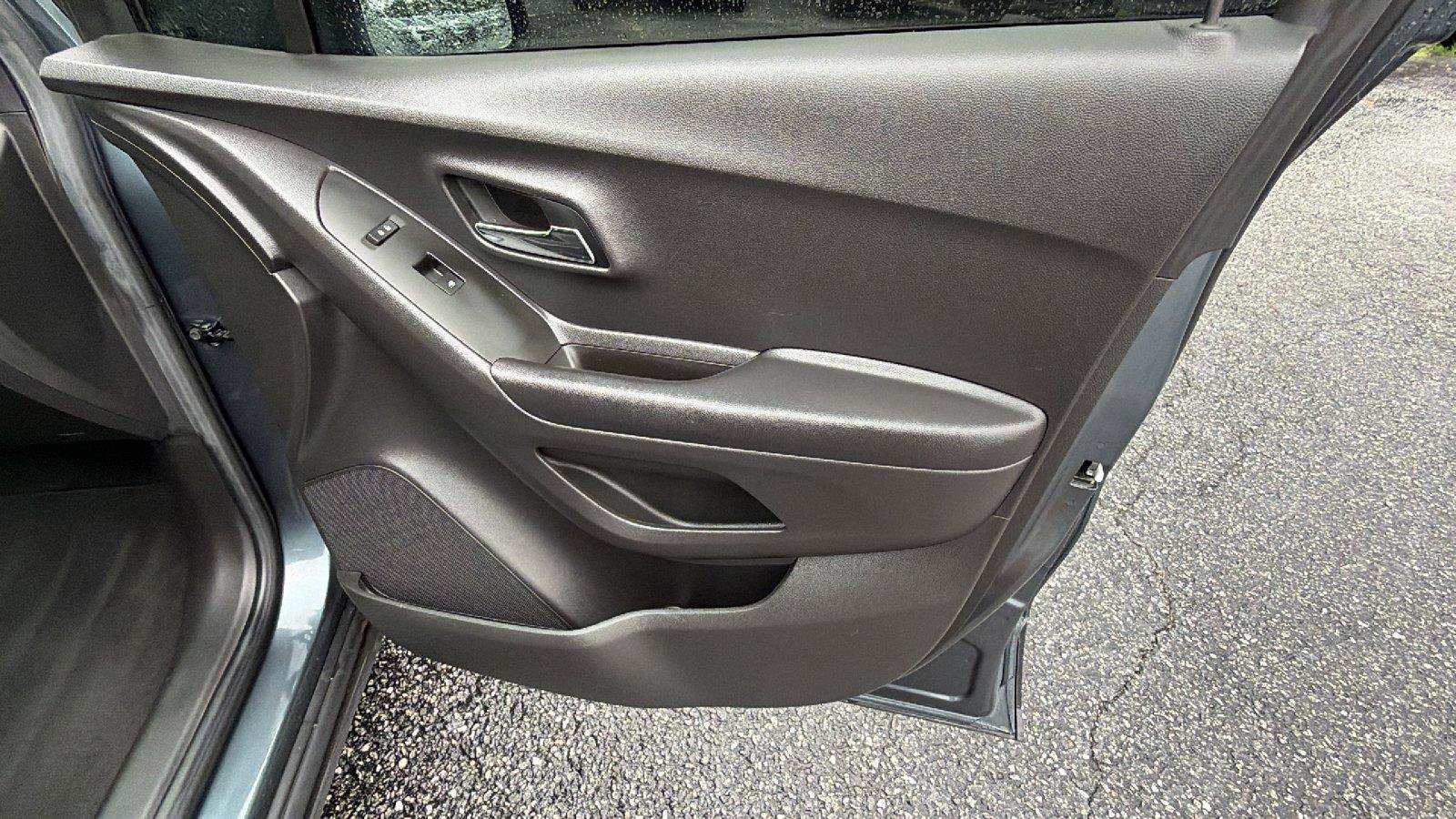 Used 2021 Chevrolet Trax LS w/ Tint and Cruise Package FWD image 18