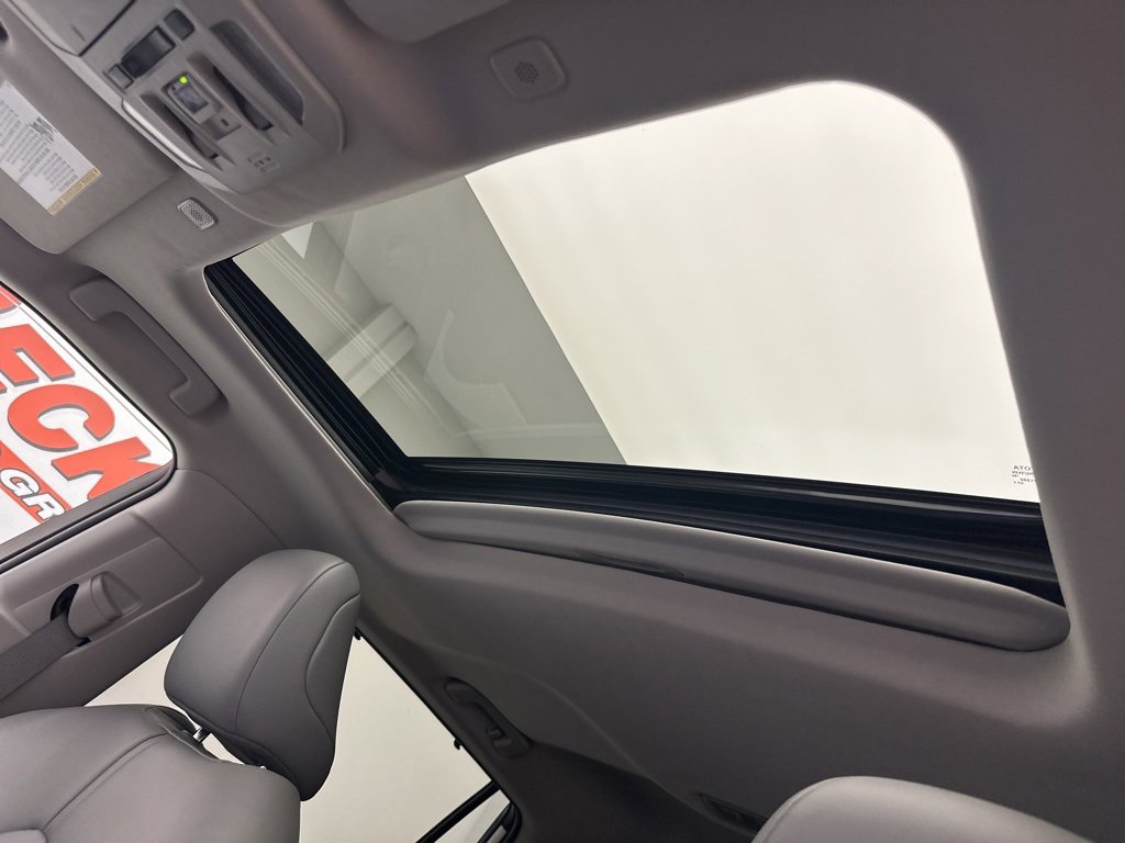 Used 2023 Toyota Highlander XLE image 26