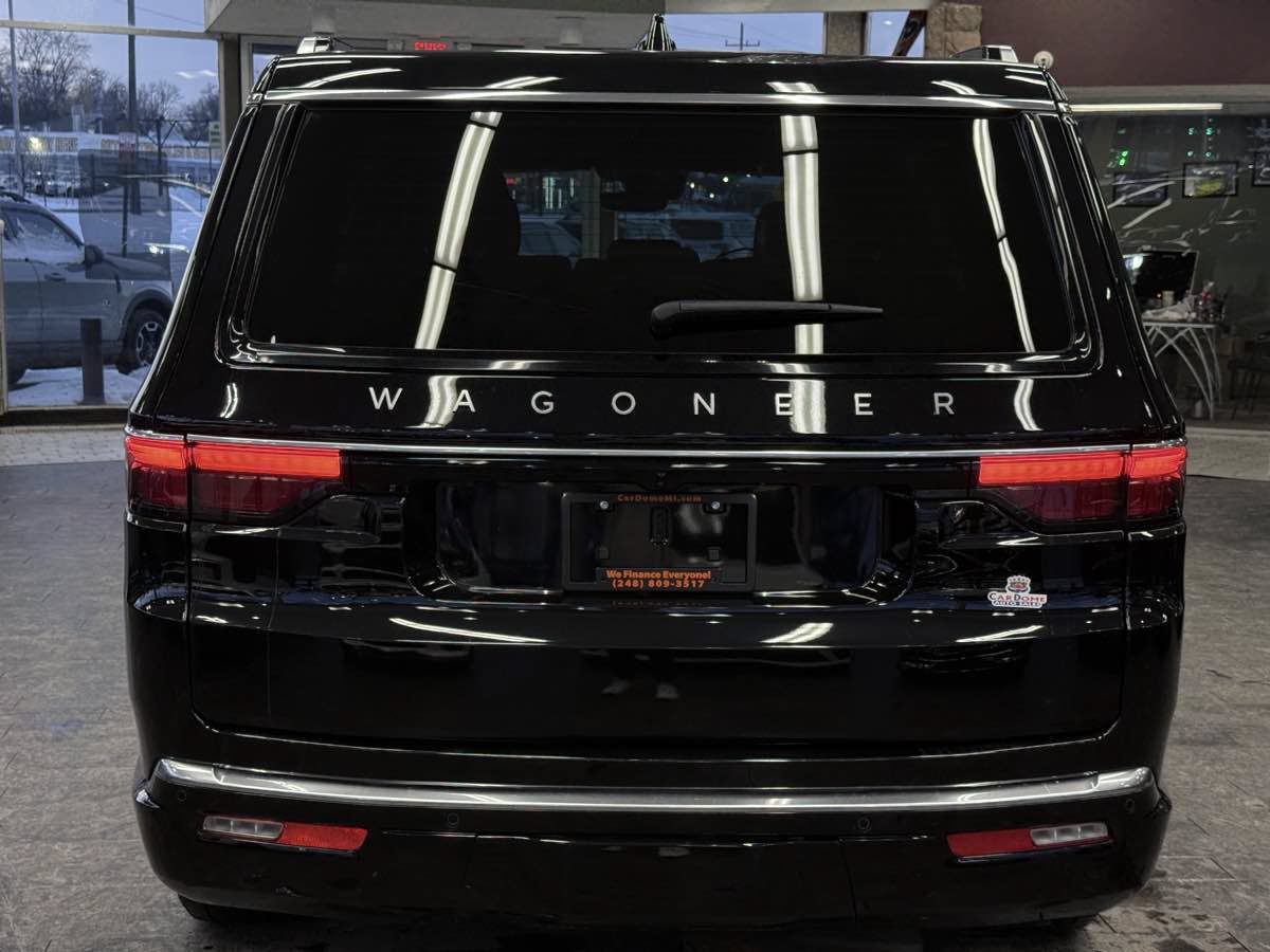 Used 2024 Jeep Wagoneer 4WD w/ Premium Group I image 7
