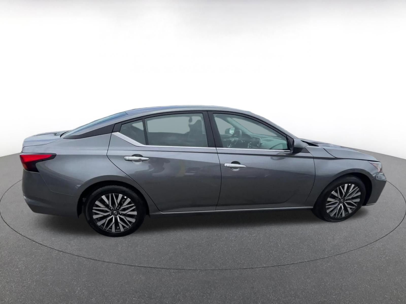 Used 2025 Nissan Altima 2.5 SV image 16