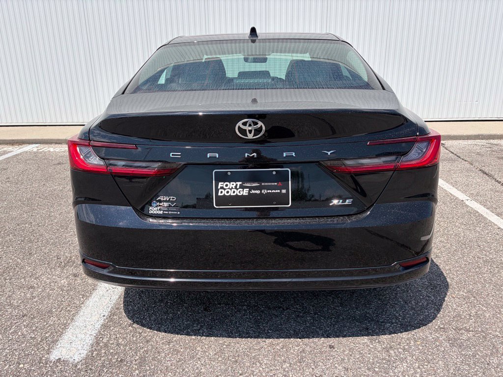 Used 2025 Toyota Camry XLE AWD/4WD image 6