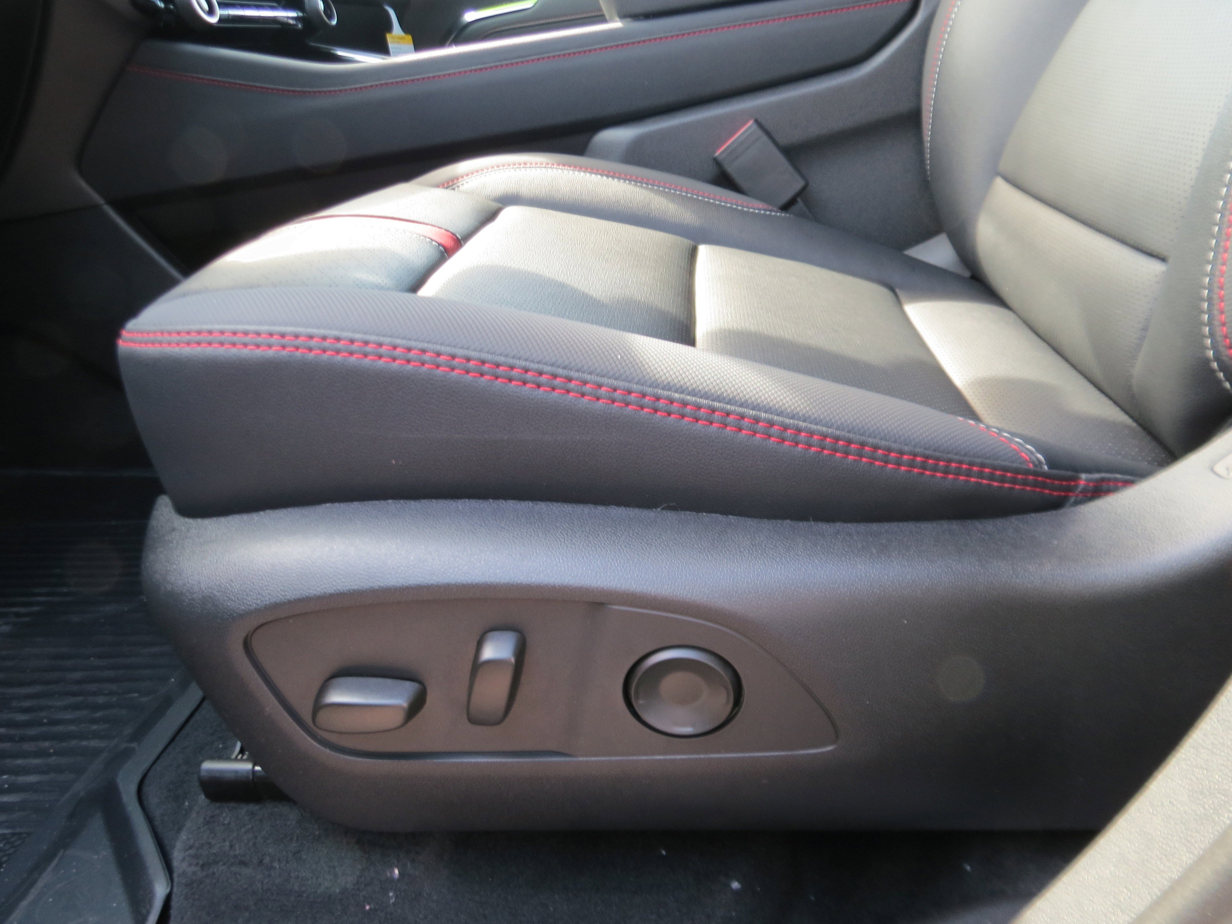 New 2026 Chevrolet Traverse RS w/ LPO, Floor Liner Package image 16