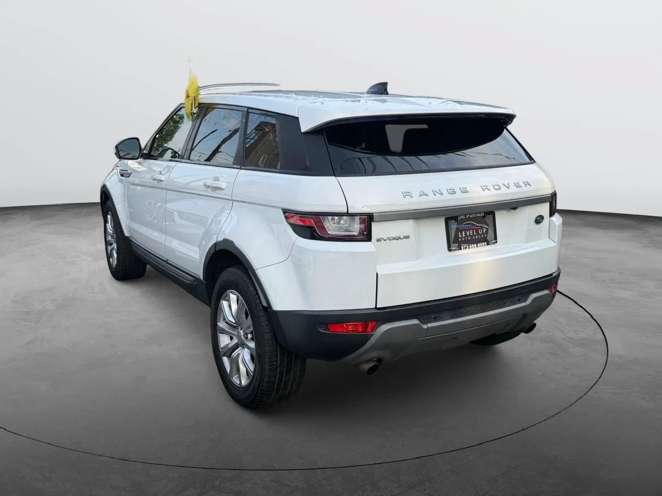 Used 2017 Land Rover Range Rover Evoque SE AWD/4WD image 6