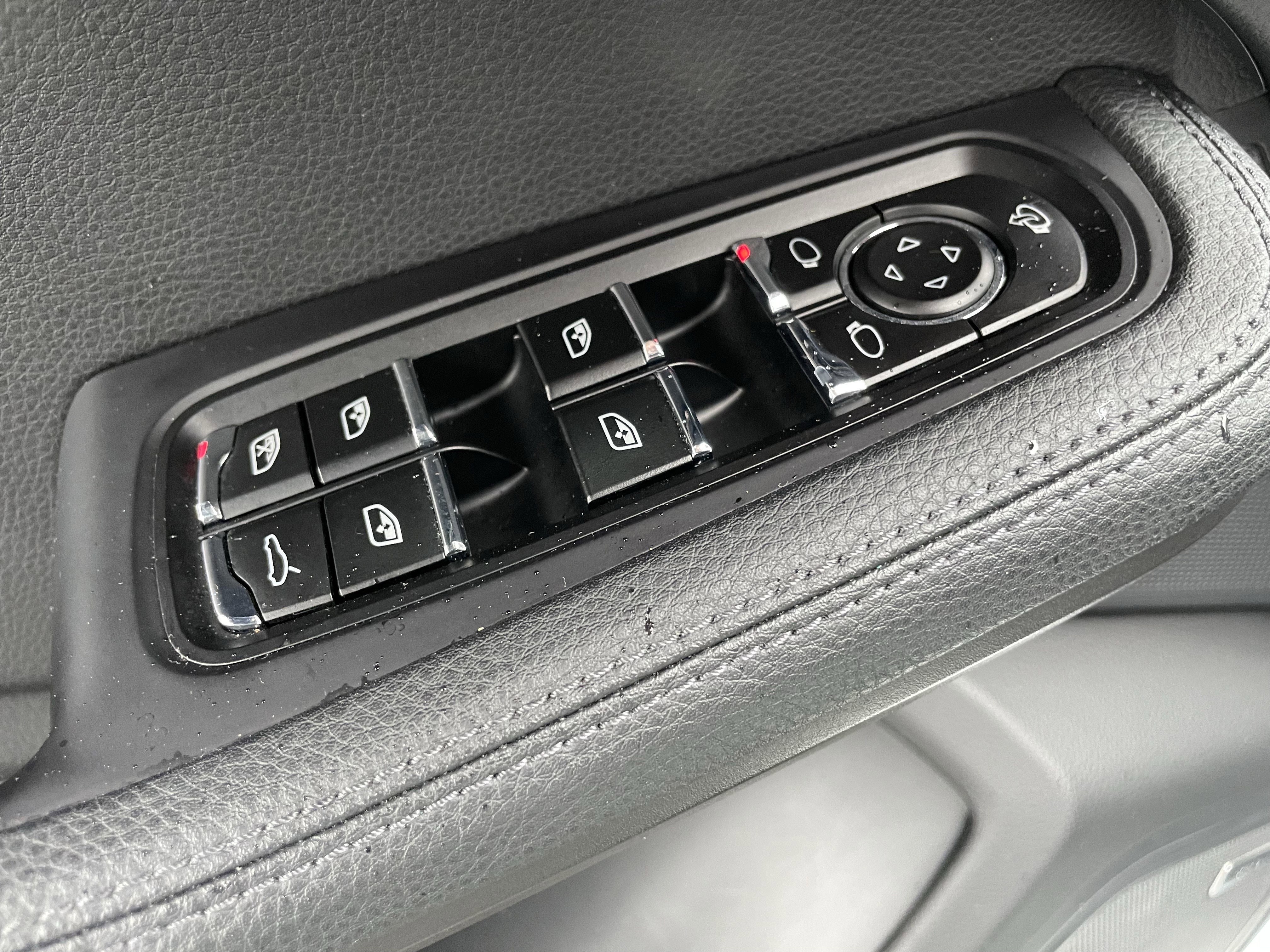 Used 2022 Porsche Macan image 11