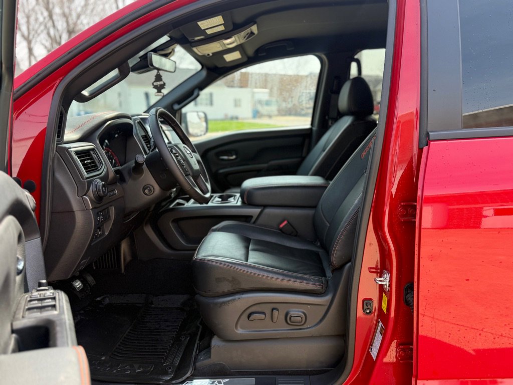 Used 2024 Nissan Titan PRO-4X w/ Pro-4x Convenience Package image 10
